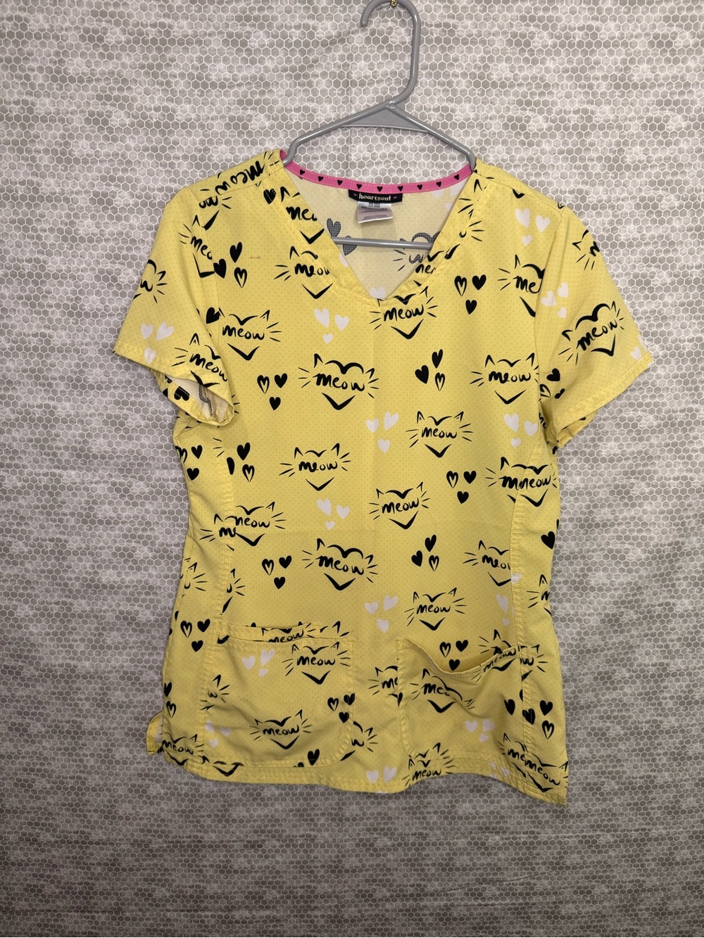 HeartSoul Yellow 'Meow' V-Neck Short Sleeve Scrub Top size small
